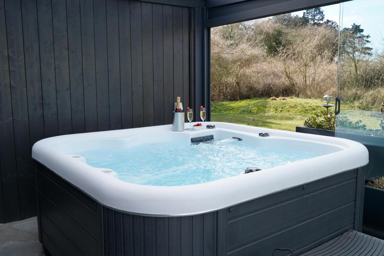 B&B Het Duinhuisje Met Jacuzzi, Gratis Parkeren, 2 Fietsen Te Leen, Airco Зандвоорт Екстериор снимка