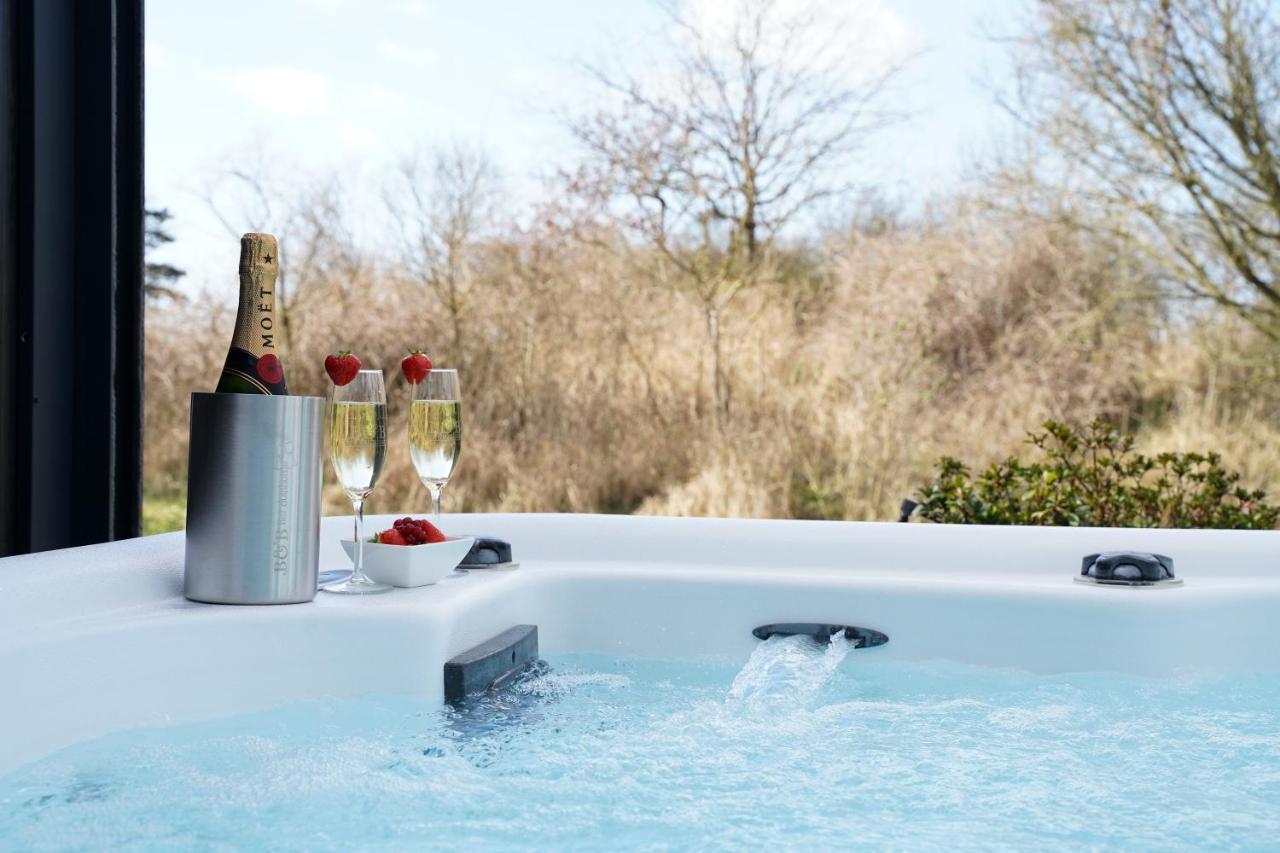 B&B Het Duinhuisje Met Jacuzzi, Gratis Parkeren, 2 Fietsen Te Leen, Airco Зандвоорт Екстериор снимка
